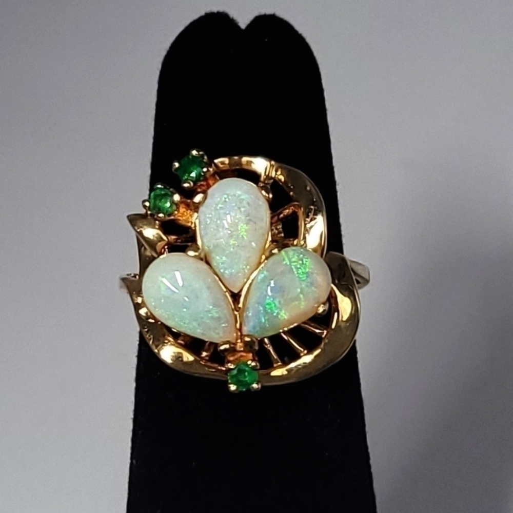 AUSTRALIAN opal and emerald accent ring 10k yellow gold - Picture 11 of 15